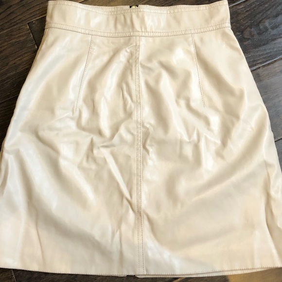 French Connect faux leather, cream coloured skirt with zipper. Size 0 - Picture 3 of 4